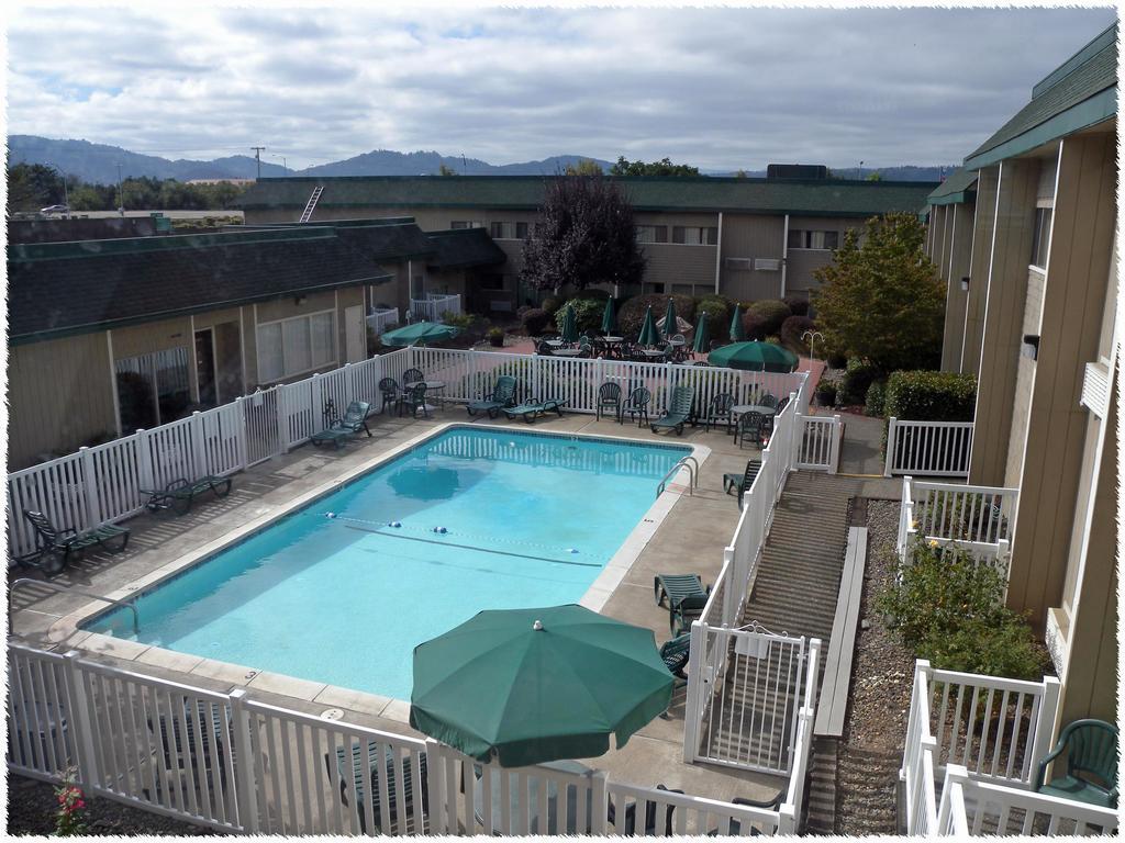 Windmill Inn Of Roseburg Ανέσεις φωτογραφία