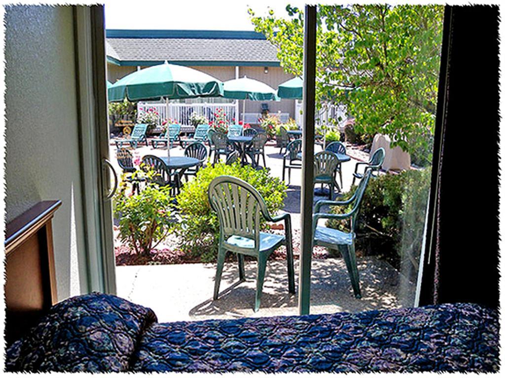 Windmill Inn Of Roseburg Δωμάτιο φωτογραφία